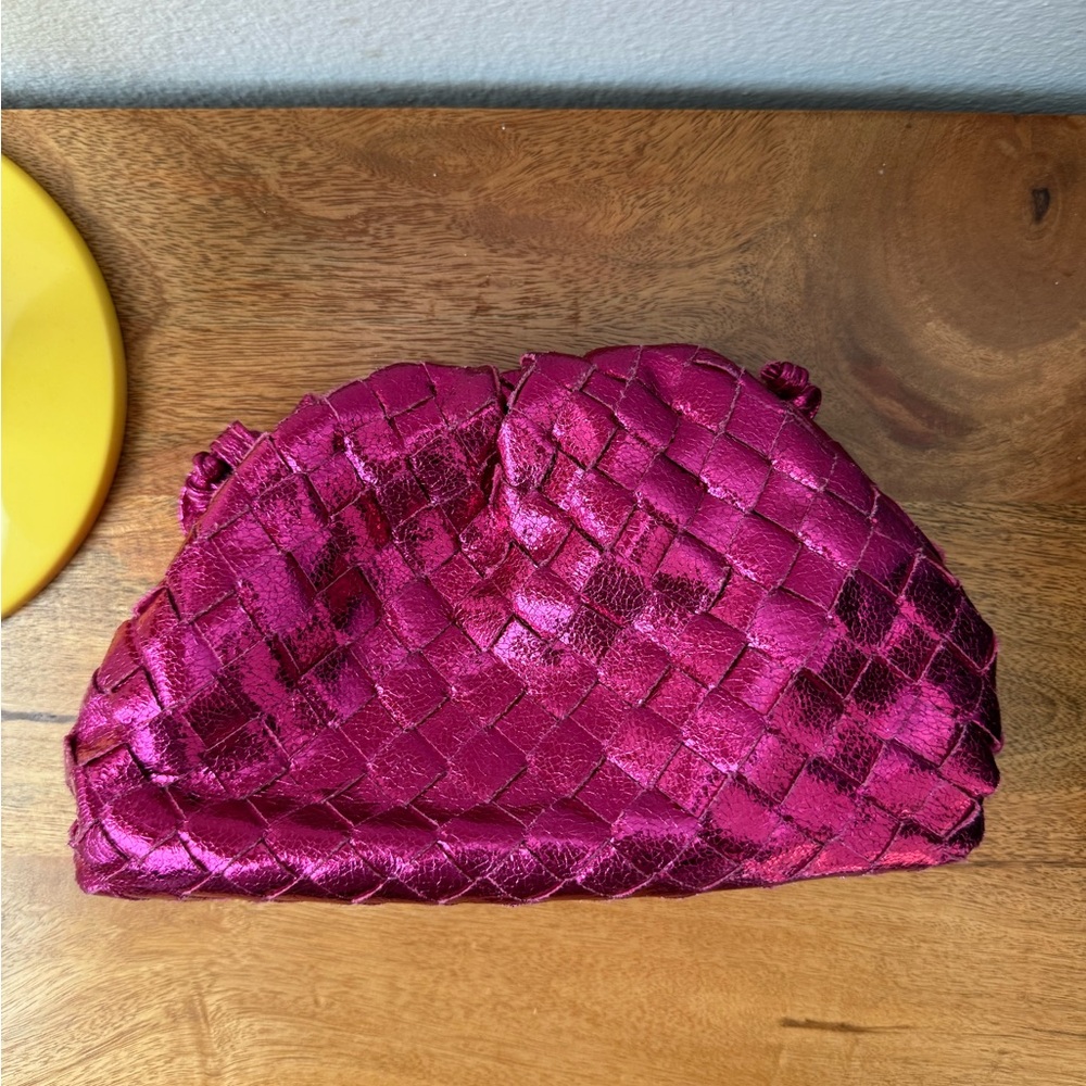 Elegant Pink Metallic Woven Clutch/Crossbody